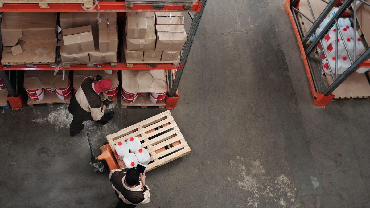 Warehouse workers moving a pallet, dry van load-to-truck ratio October 2026